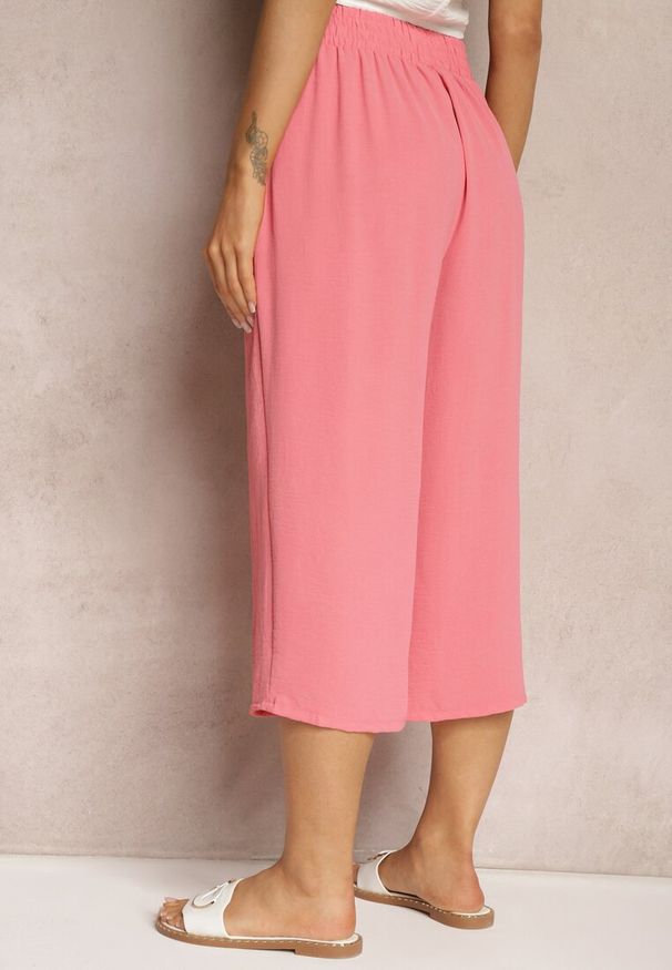 Renee - Różowe Spodnie Palazzo z Gumką w Talii i Długością Nogawki 3/4 Moolia. Kolekcja: plus size. Kolor: różowy. Materiał: materiał