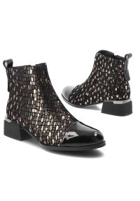 Czarne Botki S.Barski Eleganckie Obuwie Damskie. Zapięcie: zamek. Kolor: czarny. Materiał: lakier, materiał. Sezon: zima, jesień. Obcas: na obcasie. Styl: elegancki. Wysokość obcasa: średni #7