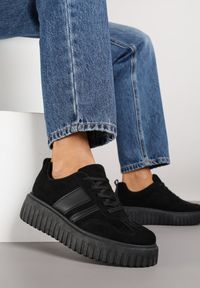 Born2be - Czarne Sneakersy na Grubej Podeszwie z Tłoczeniem Rilunessa. Okazja: na co dzień. Kolor: czarny. Materiał: jeans