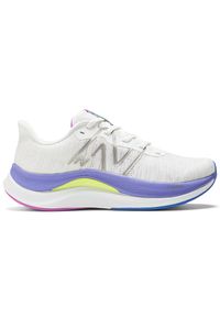 Buty damskie New Balance FuelCell Propel v4 WFCPRCW4 – białe. Okazja: na co dzień. Kolor: biały. Materiał: guma, syntetyk, poliester. Szerokość cholewki: normalna. Sport: bieganie, fitness