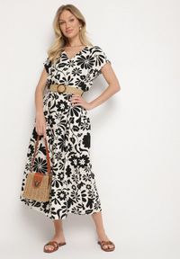 Born2be - Czarna Wiskozowa Sukienka o Rozkloszowanym Kroju z Ozdobnym Paskiem z Klamrą Zarolena. Okazja: na co dzień, na spacer, na imprezę. Typ kołnierza: dekolt w kształcie V. Kolor: czarny. Materiał: wiskoza. Sezon: lato. Typ sukienki: rozkloszowane. Styl: casual, elegancki #5