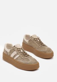 Born2be - Ciemnobeżowe Zamszowe Sneakersy na Grubej Podeszwie z Paskami i Skórzaną Wkładką Felenne. Okazja: na co dzień. Zapięcie: pasek. Kolor: beżowy. Materiał: zamsz, skóra. Wzór: paski #4