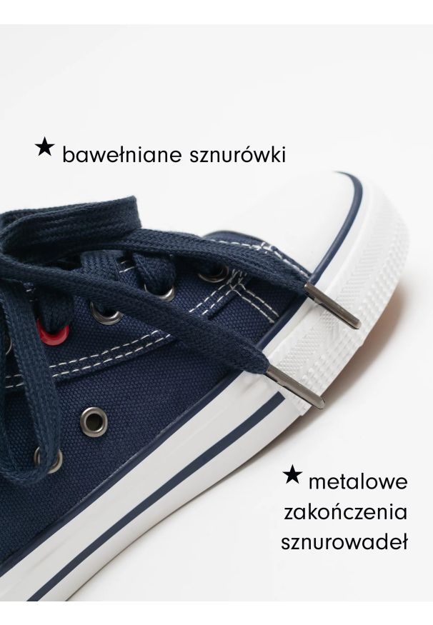 Big-Star - Trampki męskie niskie granatowe JJ174606 403. Okazja: na imprezę, do pracy, na uczelnię. Kolor: niebieski. Materiał: materiał, len, jeans. Styl: klasyczny
