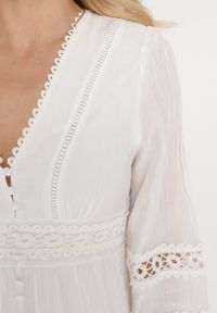 Born2be - Biała Sukienka Mini z Ażurowymi Wstawkami i Gumką w Talii Raliasa. Kolor: biały. Materiał: koronka. Wzór: ażurowy. Styl: boho. Długość: mini #3