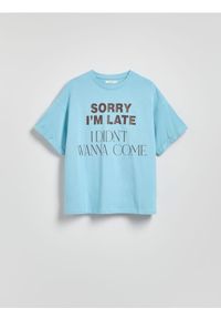 Reserved - T-shirt z nadrukiem - jasnoniebieski. Kolor: niebieski. Materiał: bawełna, dzianina. Wzór: nadruk #1