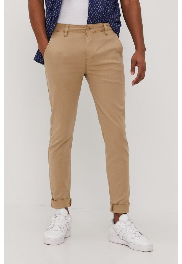 Levi's® - Levi's - Spodnie. Okazja: na spotkanie biznesowe. Kolor: beżowy. Materiał: tkanina, bawełna. Wzór: gładki. Styl: biznesowy