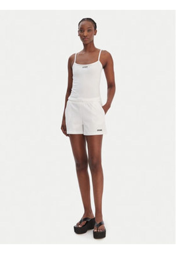 Guess Szorty sportowe E6GD01 KCRZ1 Biały Relaxed Fit. Kolor: biały. Materiał: bawełna
