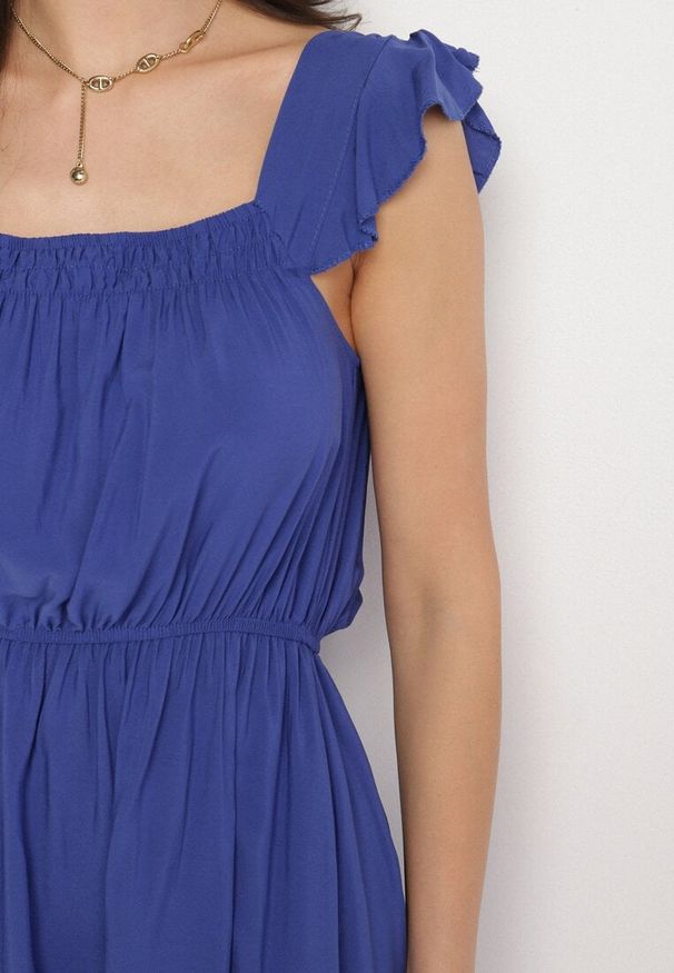 Born2be - Granatowa Sukienka z Wiskozą o Rozkloszowanym Kroju z Gumką w Pasie Lirimere. Okazja: na co dzień. Typ kołnierza: kołnierz z falbankami. Kolor: niebieski. Materiał: wiskoza. Długość rękawa: na ramiączkach. Styl: casual, elegancki