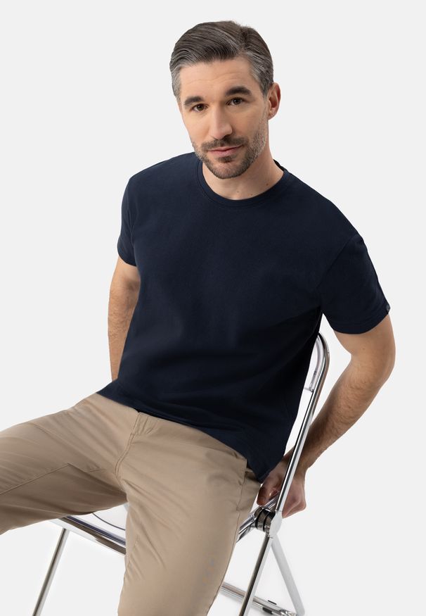 Volcano - T-shirt ze strukturą TM-FROST. Kolor: niebieski. Materiał: bawełna, jeans, materiał. Długość rękawa: krótki rękaw. Długość: krótkie. Wzór: ze splotem. Sezon: wiosna, lato. Styl: elegancki, sportowy, klasyczny