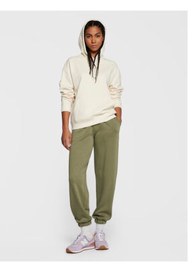 New Balance Bluza Athletics Nature WT23554 Écru Oversize. Materiał: bawełna