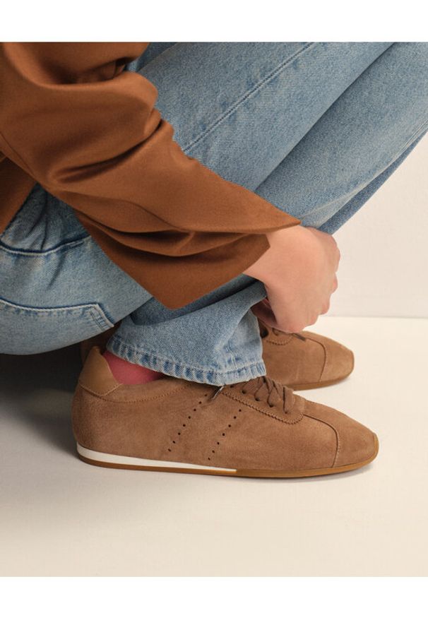 Gino Rossi Sneakersy AYA-110125 Brązowy. Kolor: brązowy. Materiał: zamsz, skóra
