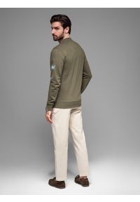 Ombre Clothing - Bawełniana rozpinana bluza męska dresowa bomberka – khaki V1 - Rozmiar: XL. Okazja: na co dzień. Kolor: brązowy. Materiał: dresówka, bawełna. Wzór: aplikacja. Styl: sportowy, casual, elegancki #11