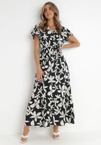 Born2be - Czarna Sukienka Marrie. Kolor: czarny. Materiał: materiał. Długość rękawa: krótki rękaw. Wzór: kwiaty. Sezon: lato. Typ sukienki: kopertowe. Długość: maxi #5