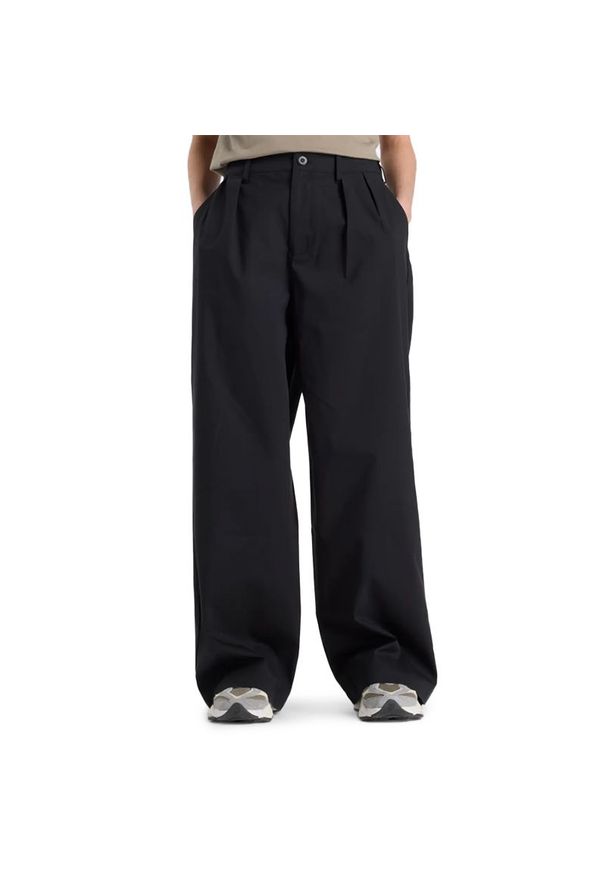 Spodnie damskie New Balance WP51538BK - czarne. Stan: podwyższony. Kolor: czarny. Materiał: bawełna, nylon, dresówka