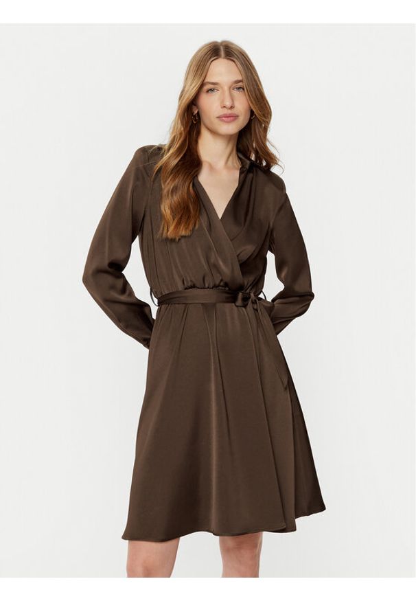 Rinascimento Sukienka koszulowa CFC0121838003 Brązowy Regular Fit. Kolor: brązowy. Materiał: syntetyk. Typ sukienki: koszulowe