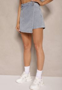 Renee - Jasnoniebieskie Asymetryczne Spódnico-Szorty Jeansowe Zdobione Przeszyciami Lisanithra. Okazja: na randkę, na co dzień. Kolor: niebieski. Materiał: jeans. Wzór: aplikacja. Styl: casual, elegancki #3