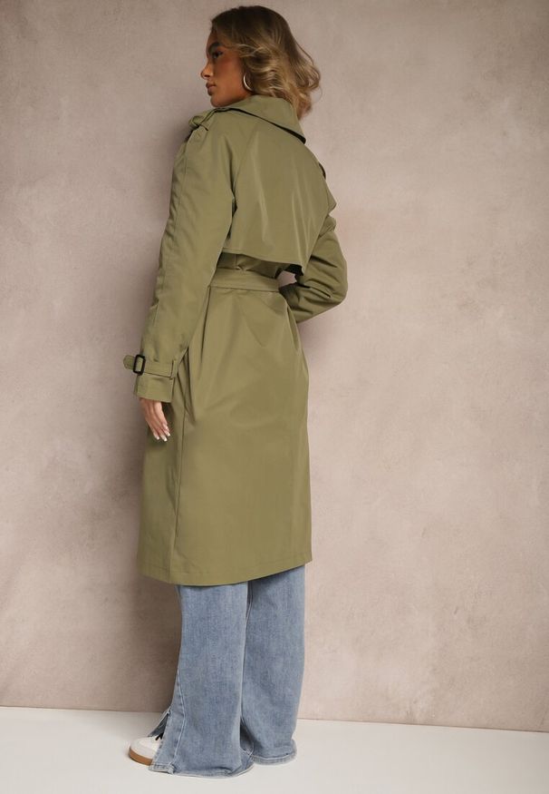 Renee - Ciemnozielony Klasyczny Płaszcz Trencz z Wiskozą o Dwurzędowym Kroju z Paskiem Mokaia. Okazja: na spacer, na co dzień, na spotkanie biznesowe. Kolor: zielony. Materiał: wiskoza. Wzór: aplikacja. Styl: klasyczny