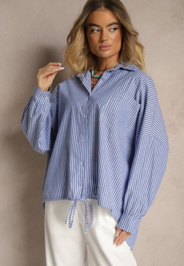Renee - Niebieska Koszula z Bawełny o Kroju Oversize w Prążki ze Ściągaczem w Pasie Neoritia. Okazja: do pracy. Kolor: niebieski. Materiał: bawełna. Wzór: prążki. Styl: elegancki