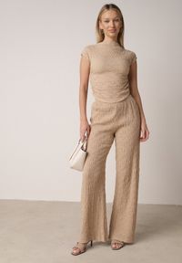 Born2be - Beżowy Gładki Komplet Szerokie Spodnie i Marszczona Bluzka ze Stójką Merithie. Kolor: beżowy. Materiał: materiał. Wzór: gładki #3