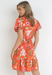 Born2be - Pomarańczowa Sukienka Mini z Gumką w Pasie i Krótkimi Rękawami z Wiskozy Ferny. Okazja: na co dzień. Typ kołnierza: dekolt kopertowy. Kolor: pomarańczowy. Materiał: wiskoza. Długość rękawa: krótki rękaw. Typ sukienki: kopertowe. Styl: casual. Długość: mini #3