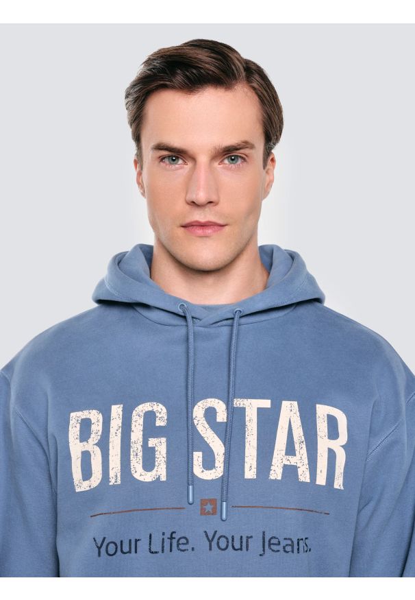 Big-Star - Bluza męska z kapturem z logo BIG STAR niebieska Ashlyno 402. Okazja: na co dzień. Typ kołnierza: kaptur. Kolor: niebieski. Materiał: dzianina. Wzór: ze splotem. Styl: casual, elegancki