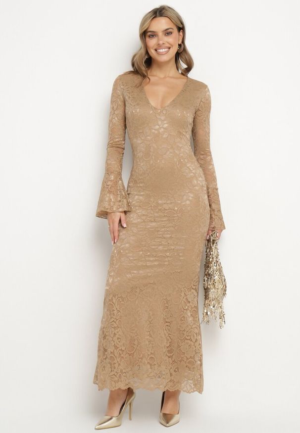 Born2be - Beżowa Koronkowa Sukienka o Dopasowanym Kroju z Szerokim Dołem Annadira. Kolor: beżowy. Materiał: koronka. Typ sukienki: proste