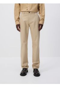 Reserved - Bawełniane spodnie chino slim - beżowy. Kolor: beżowy. Materiał: bawełna