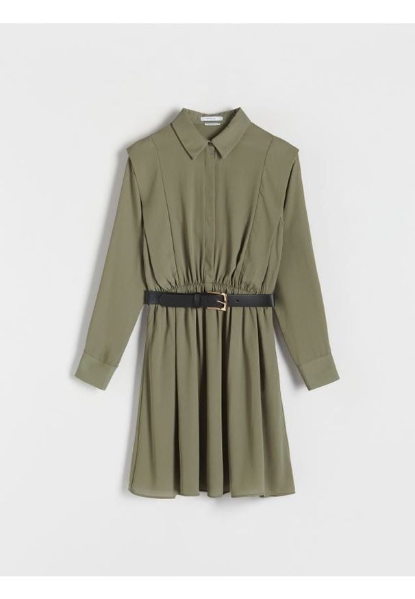 Reserved - Sukienka z paskiem - ciemnozielony. Kolor: zielony. Materiał: tkanina. Długość: mini