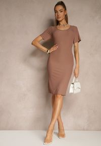 Renee - Brązowa Basicowa Sukienka z Bawełną Lumaselle. Okazja: na co dzień. Kolor: brązowy. Materiał: bawełna. Styl: klasyczny, casual