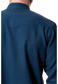 Wrangler - KOSZULA WRANGLER L/S WESTERN SHIRT NAVY W5969NS35. Materiał: materiał. Długość rękawa: długi rękaw. Długość: długie. Wzór: jednolity, jodełka. Styl: elegancki #8