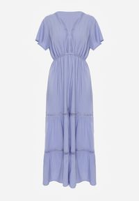 Renee - Jasnoniebieska Rozkloszowana Sukienka Maxi z Gumką w Talii i Koronkowym Dekoltem Cheteia. Kolor: niebieski. Materiał: koronka. Sezon: wiosna, lato. Długość: maxi #3