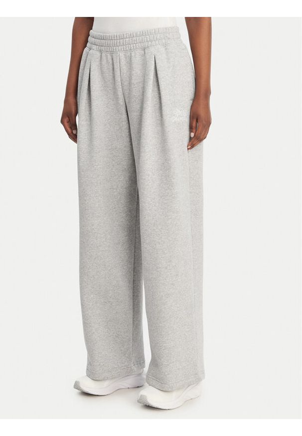 Under Armour Spodnie dresowe Rival Fleece Script 6012293 Szary Loose Fit. Kolor: szary. Materiał: bawełna