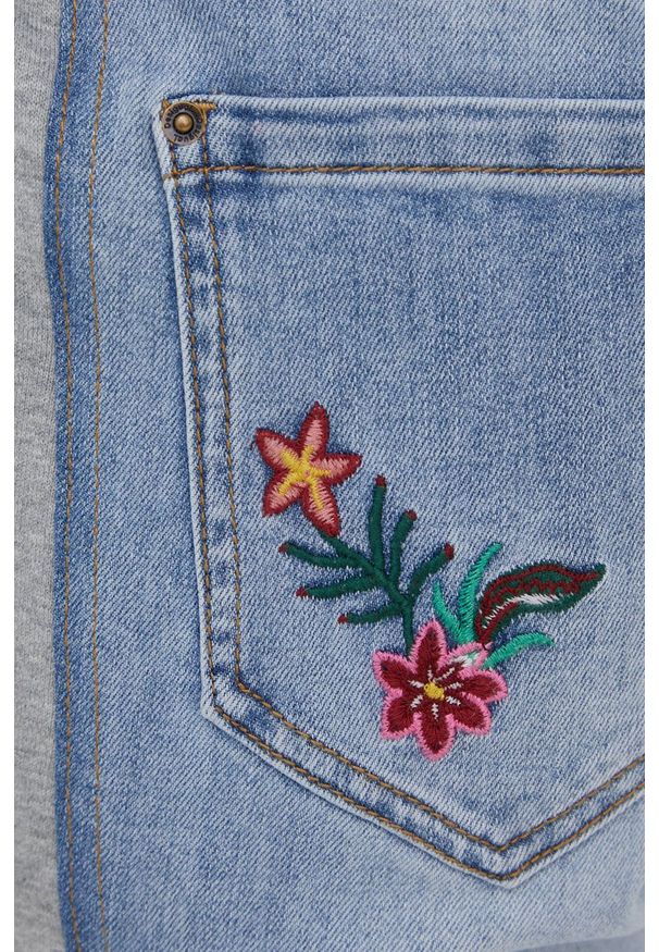 Desigual jeansy damskie high waist. Stan: podwyższony. Kolor: niebieski. Wzór: haft
