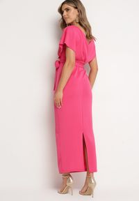 Born2be - Fuksjowa Wieczorowa Sukienka z Kopertowym Dekoltem i Rozcięciem z Materiałowym Paskiem Vorni. Okazja: na co dzień. Kolor: różowy. Materiał: materiał. Typ sukienki: kopertowe. Styl: wizytowy #2