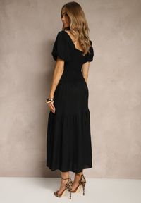 Renee - Czarna Sukienka Wiskozowa Drapowana z Rozkloszowanym Dołem Naprine. Okazja: na co dzień. Kolor: czarny. Materiał: wiskoza. Typ sukienki: rozkloszowane. Styl: elegancki, casual #5
