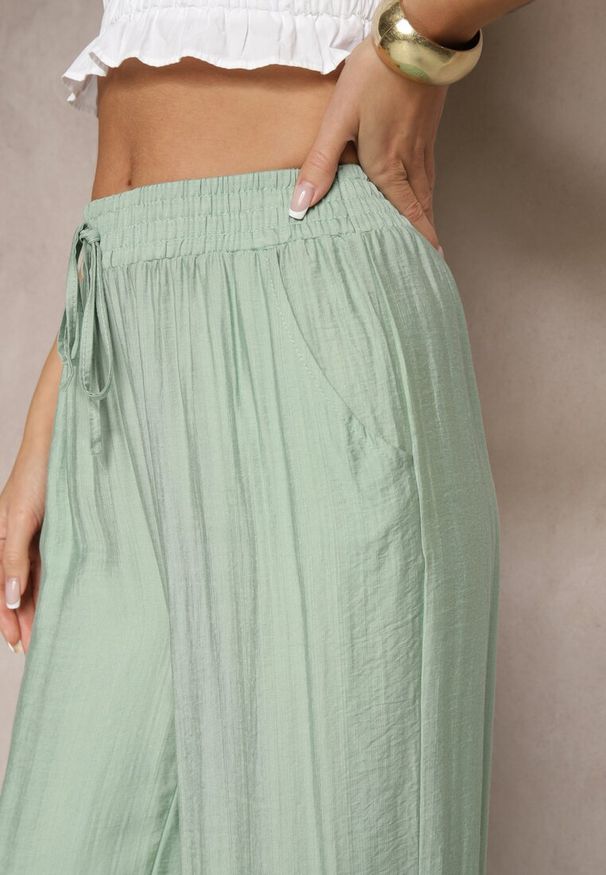 Renee - Miętowe Spodnie Typu Palazzo o Szerokim Kroju High Waist Ozdobione Wiązaniem Yaslevia. Okazja: na co dzień. Stan: podwyższony. Kolor: zielony. Wzór: aplikacja. Styl: elegancki, casual