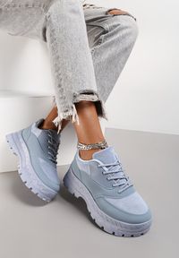 Renee - Niebieskie Sneakersy Hyresilea. Nosek buta: okrągły. Zapięcie: sznurówki. Kolor: niebieski. Materiał: nubuk, syntetyk. Szerokość cholewki: normalna