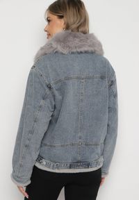 Born2be - Niebieska Kurtka Daeigina. Okazja: na co dzień. Kolor: niebieski. Materiał: jeans, futro, materiał. Długość rękawa: długi rękaw. Długość: długie. Styl: casual