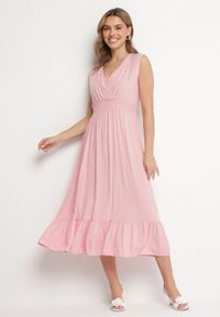 Born2be - Różowa Wiskozowa Sukienka o Kopertowym Kroju z Falbanką Uliria. Kolor: różowy. Materiał: wiskoza. Typ sukienki: kopertowe. Styl: elegancki #1