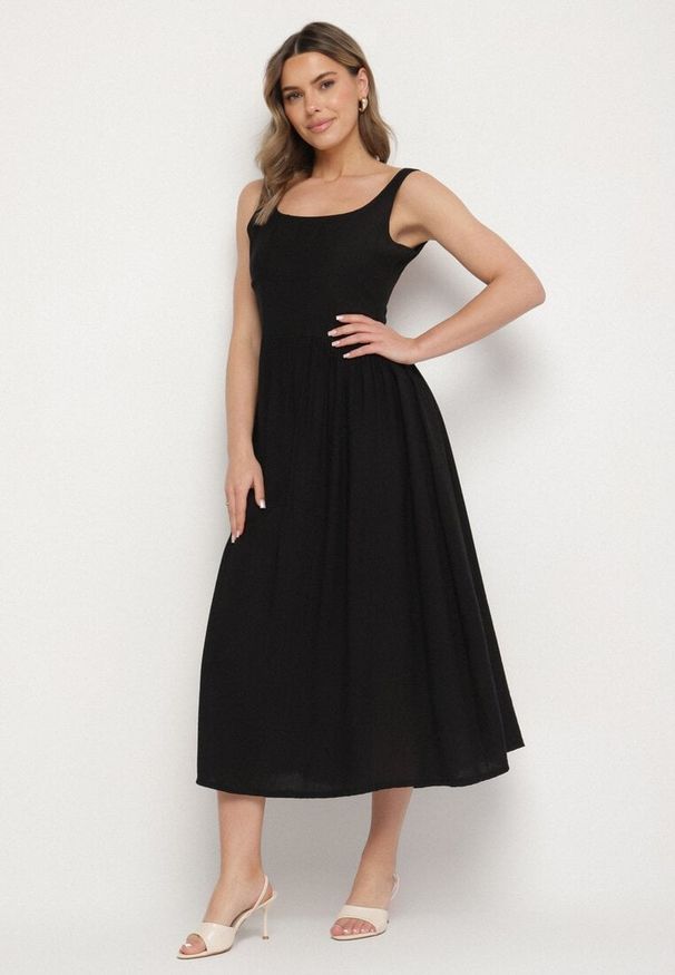 Born2be - Czarna Wiskozowa Sukienka o Rozkloszowanym Kroju Milareina. Okazja: na co dzień. Kolor: czarny. Materiał: wiskoza. Długość rękawa: długi rękaw. Wzór: aplikacja. Typ sukienki: rozkloszowane. Styl: casual, elegancki