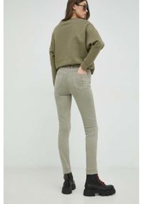 Guess jeansy damskie medium waist. Kolor: zielony. Materiał: tkanina, jeans