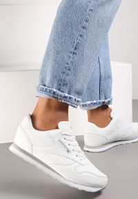 Renee - Białe Buty Sportowe Piersilvio. Nosek buta: okrągły. Zapięcie: sznurówki. Kolor: biały. Materiał: materiał. Obcas: na obcasie. Wysokość obcasa: niski #1