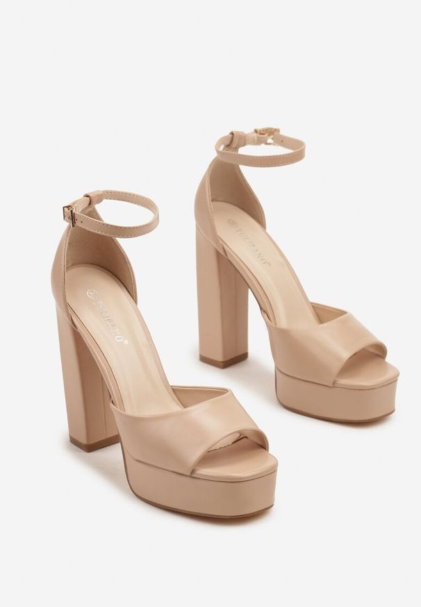 Renee - Beżowe Sandały na Platformie i Słupku Fodesa. Zapięcie: sprzączka. Kolor: beżowy. Sezon: lato. Obcas: na platformie. Styl: elegancki