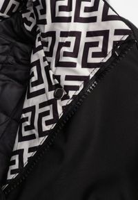 Renee - Czarna Kurtka Parka z Kapturem w Oryginalny Wzór Wewnątrz Tiosara. Okazja: na spacer, na co dzień. Typ kołnierza: kaptur. Kolor: czarny. Materiał: jeans. Wzór: aplikacja. Styl: casual #8
