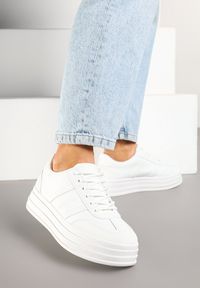 Renee - Białe Sneakersy w Stylu Kultowych Tenisówek na Grubej Podeszwie Agerla. Okazja: na co dzień. Kolor: biały. Materiał: jeans, skóra #3