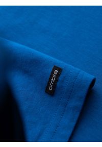 Ombre Clothing - Longsleeve męski z guzikami przy dekolcie - niebieski V2. Okazja: na co dzień. Kolor: niebieski. Materiał: bawełna, jersey, dzianina. Długość rękawa: długi rękaw. Wzór: aplikacja. Styl: klasyczny, casual #3