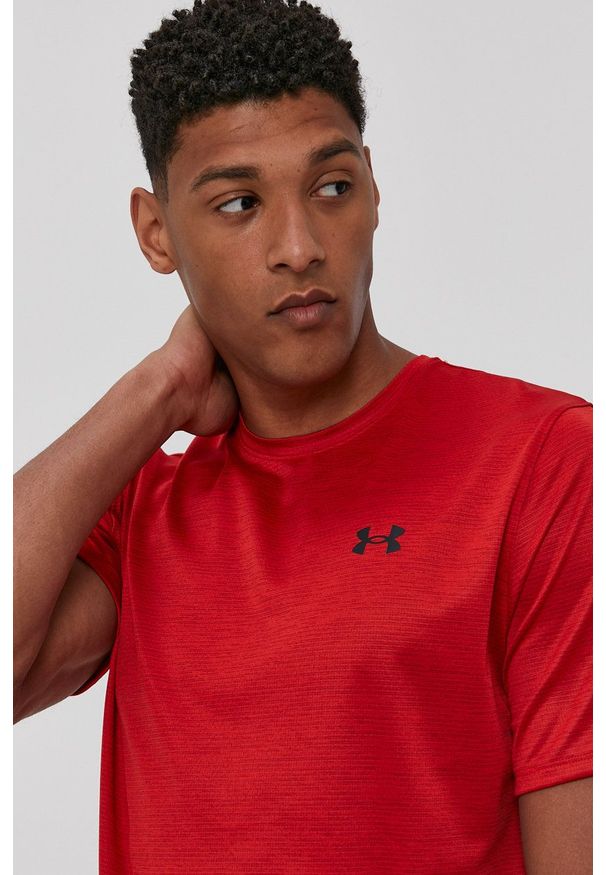 Under Armour - T-shirt. Okazja: na co dzień. Kolor: czerwony. Materiał: dzianina. Styl: casual