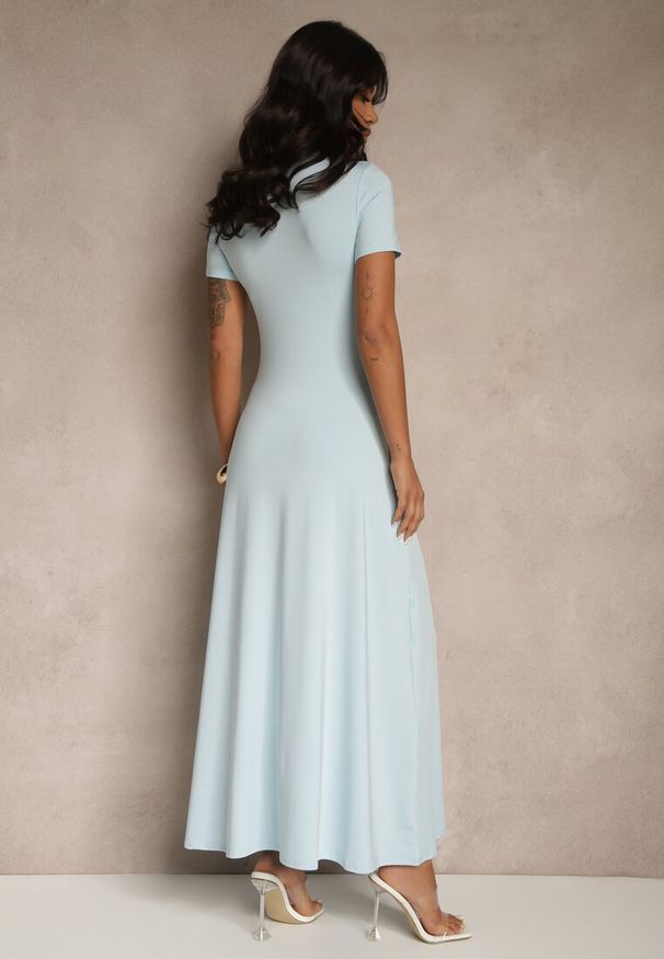 Renee - Jasnoniebieska Taliowana Sukienka z Krótkim Rękawem Liranisea. Okazja: na co dzień. Kolor: niebieski. Długość rękawa: krótki rękaw. Typ sukienki: rozkloszowane. Styl: casual, klasyczny