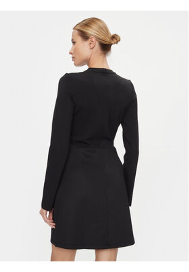 Calvin Klein Jeans Sukienka codzienna Milano Spacer Mix Outfit Dress J20J222528 Czarny Regular Fit. Okazja: na co dzień, na spacer. Kolor: czarny. Materiał: syntetyk, wiskoza. Typ sukienki: proste. Styl: casual