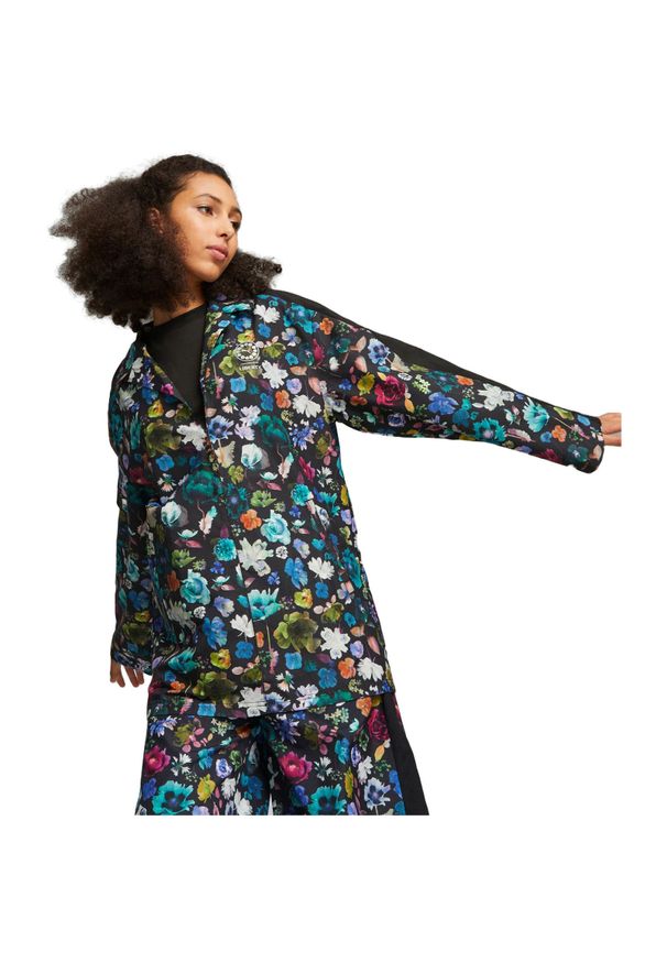 Kurtka damskie Puma X Liberty T7 Aop Woven Lightweight. Kolor: wielokolorowy. Materiał: poliester, materiał, puch. Sport: turystyka piesza